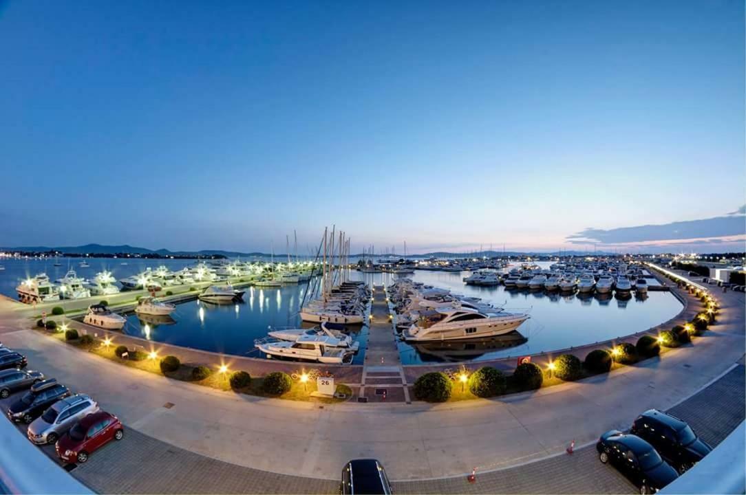 Apartman Mladenka Sukošan Екстериор снимка