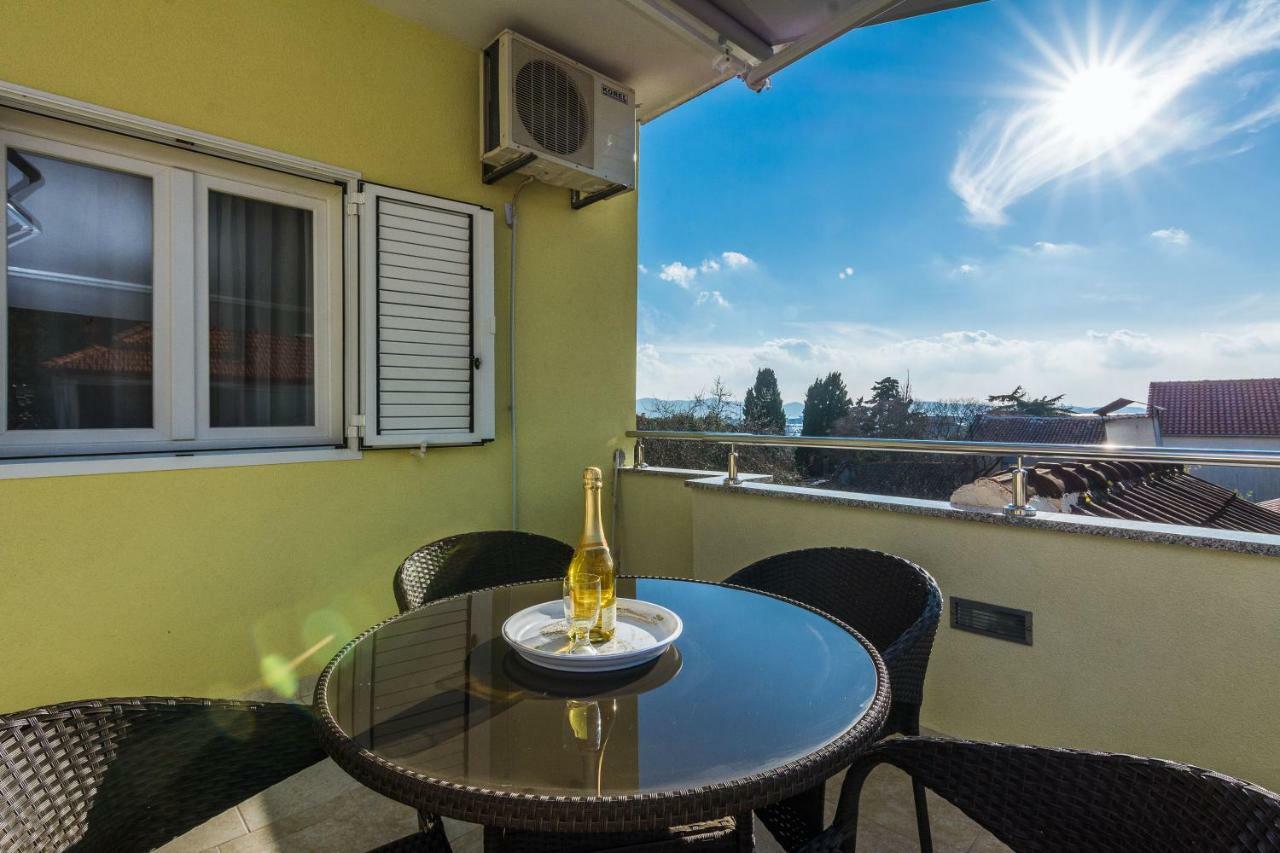 Apartman Mladenka Sukošan Екстериор снимка
