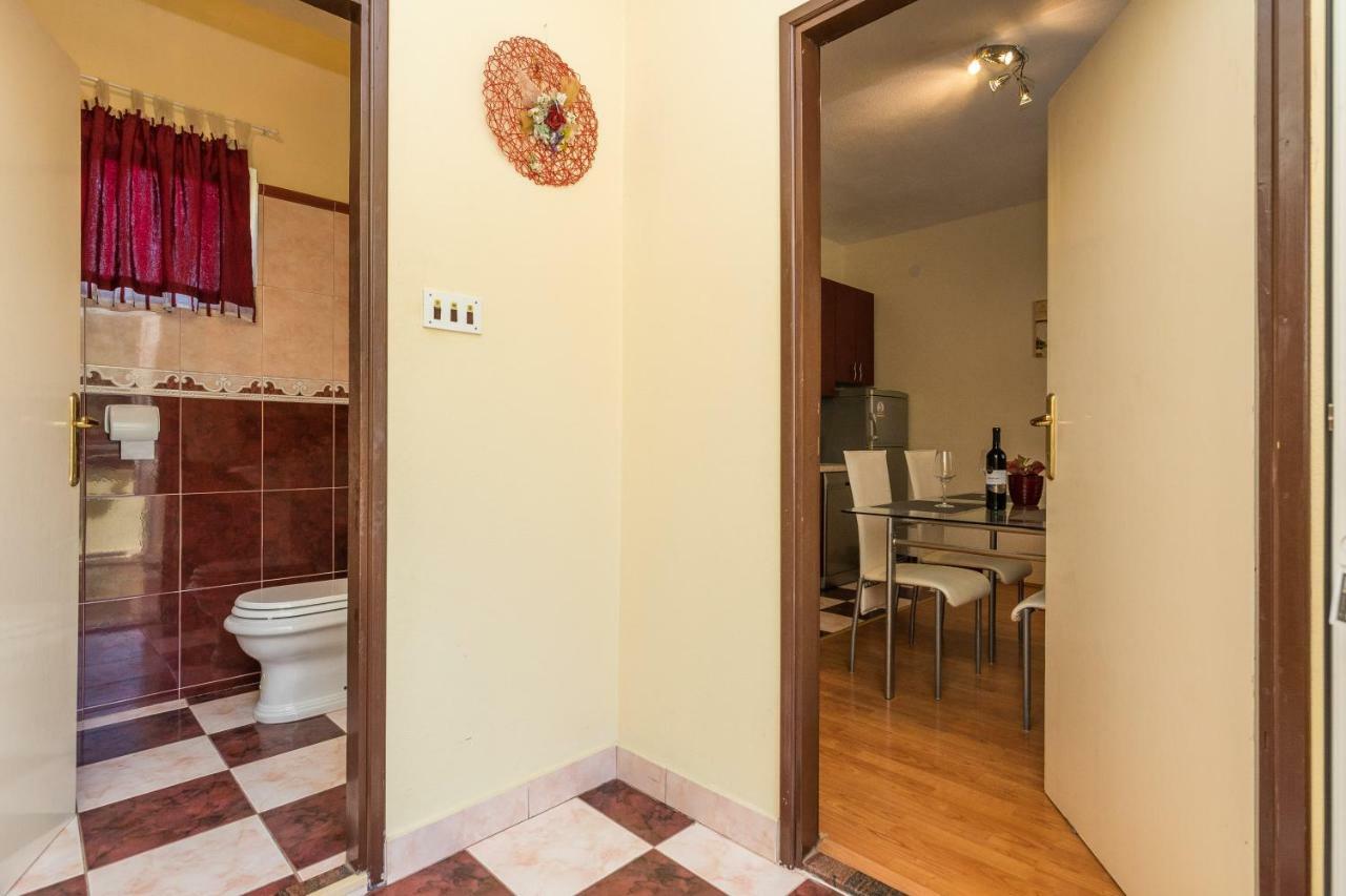 Apartman Mladenka Sukošan Екстериор снимка