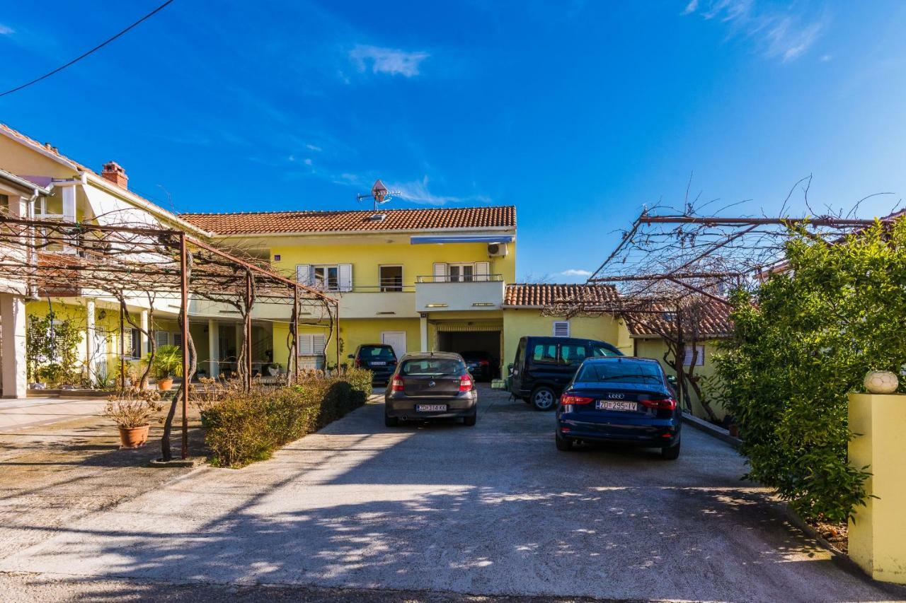 Apartman Mladenka Sukošan Екстериор снимка