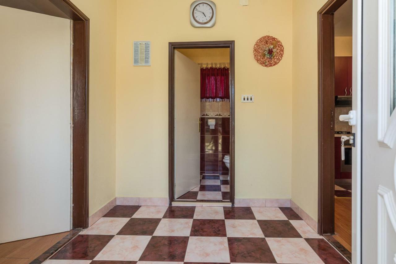 Apartman Mladenka Sukošan Екстериор снимка
