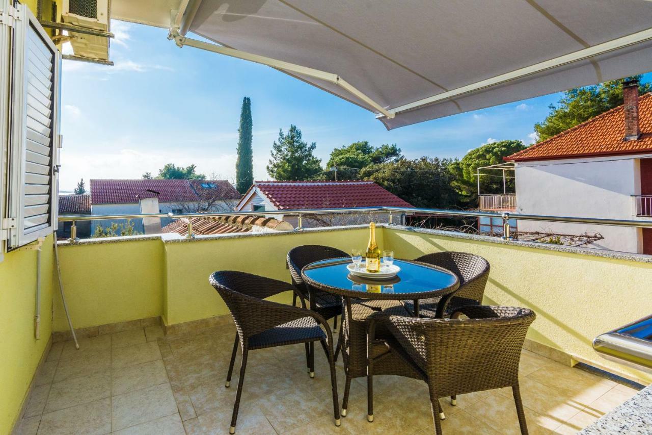 Apartman Mladenka Sukošan Екстериор снимка