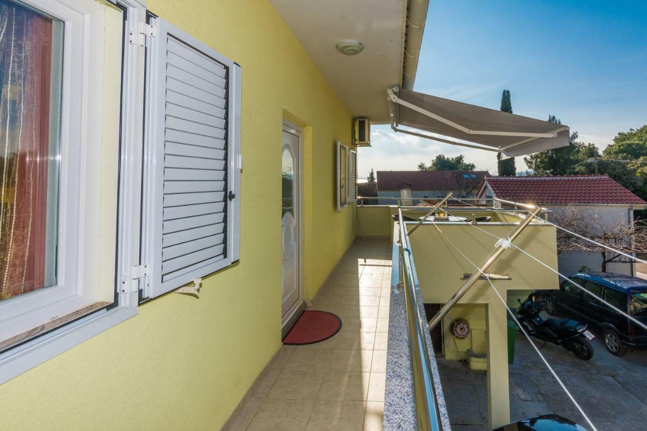 Apartman Mladenka Sukošan Екстериор снимка